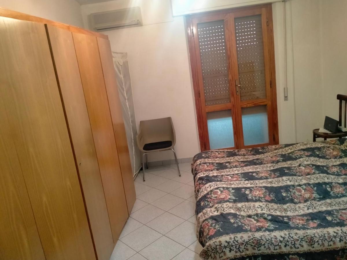 Appartamento Santa Giusta Buitenkant foto