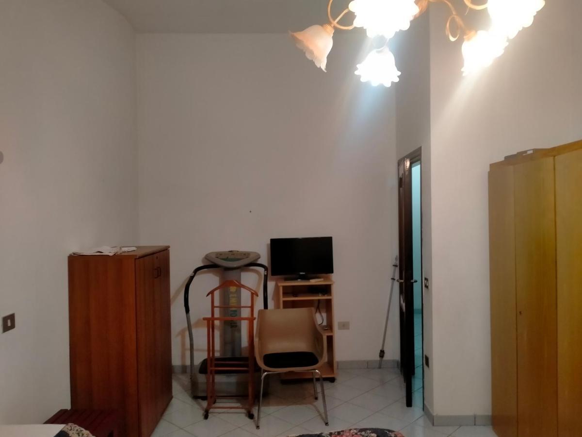 Appartamento Santa Giusta Buitenkant foto
