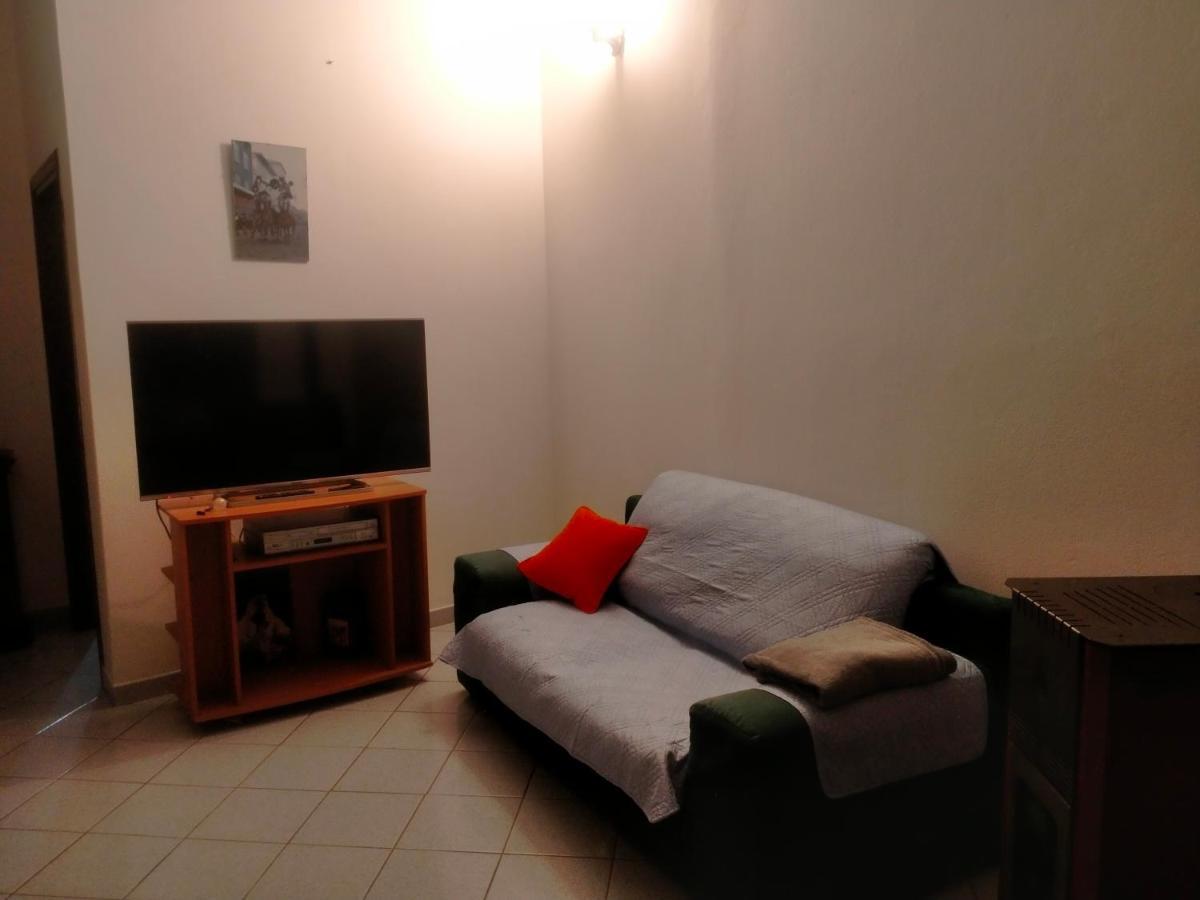 Appartamento Santa Giusta Buitenkant foto