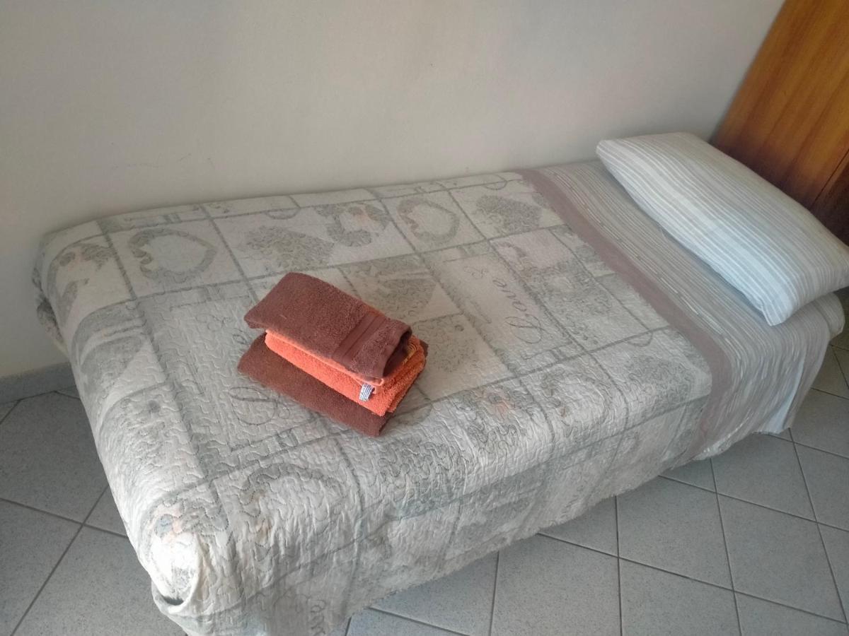 Appartamento Santa Giusta Buitenkant foto