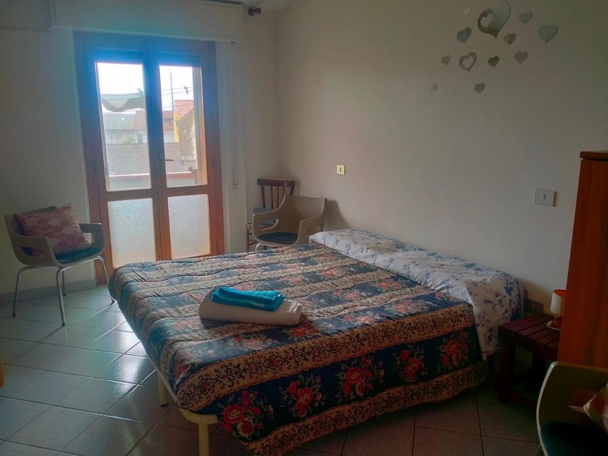 Appartamento Santa Giusta Buitenkant foto