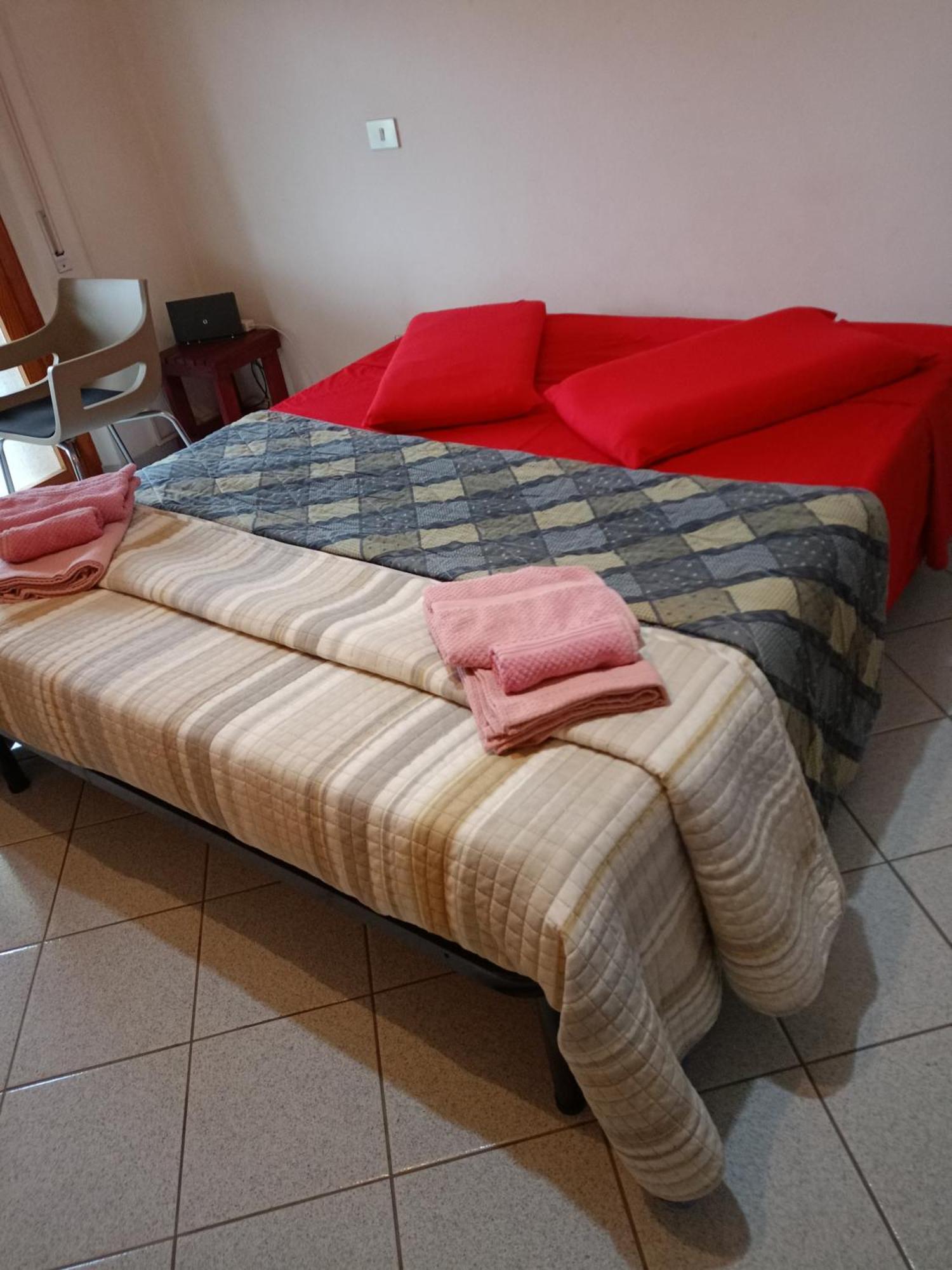 Appartamento Santa Giusta Buitenkant foto