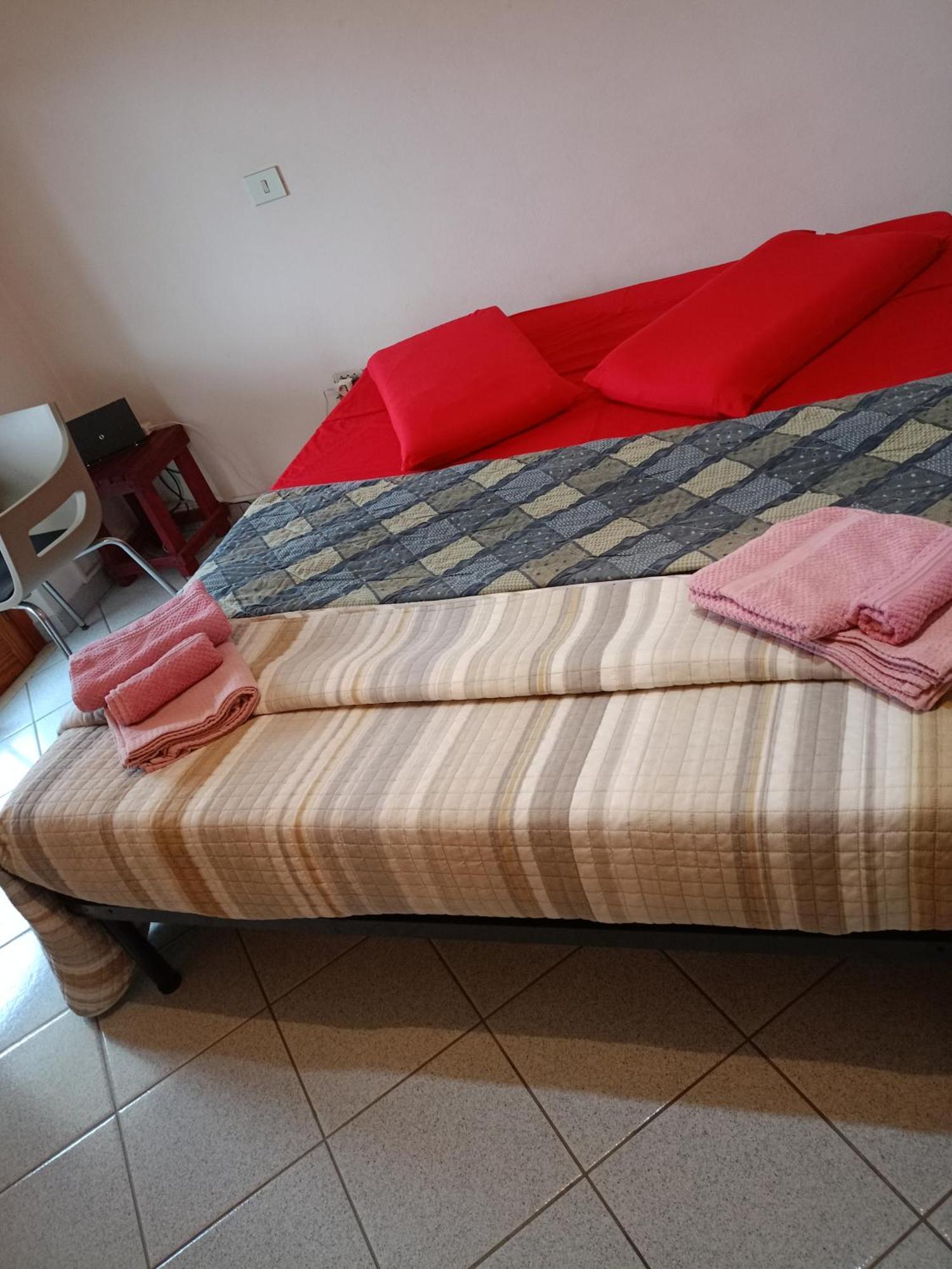 Appartamento Santa Giusta Buitenkant foto